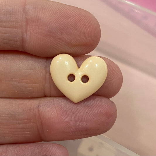 Button, Apricot Heart Resin, 18mm