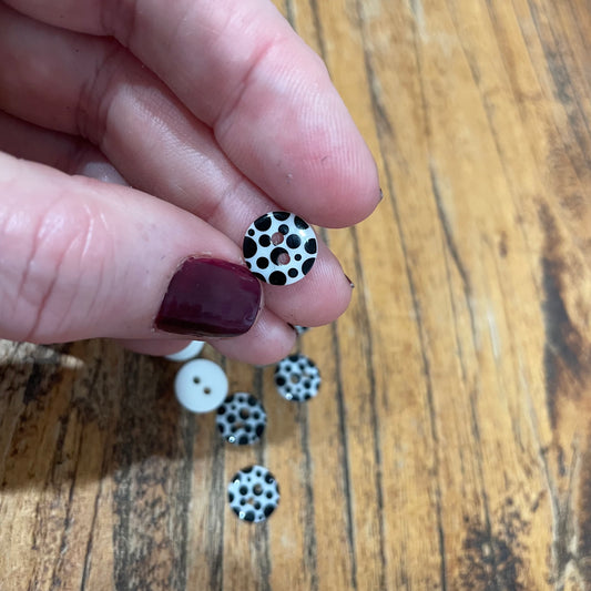 Button, Black Spots Resin, 10mm