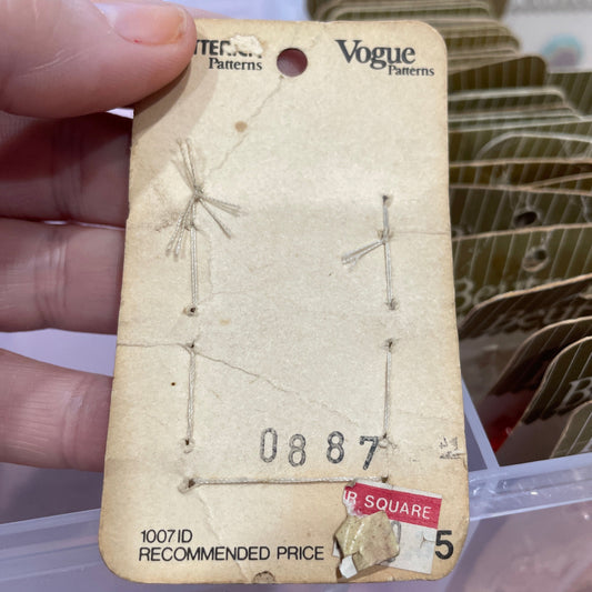 Buttons, Vintage Beutron 887, 11mm