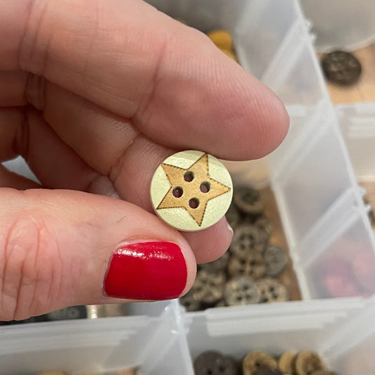Button, Beige Star Pear Wood, 13mm