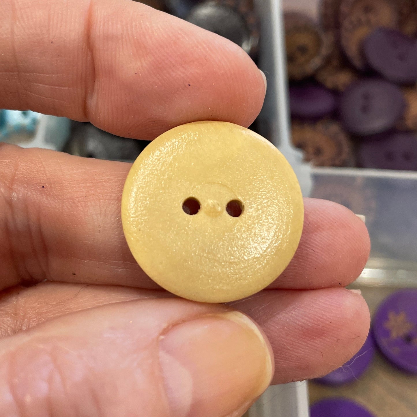Button, Light Brown Circle Ridge Pear Wood, 23mm