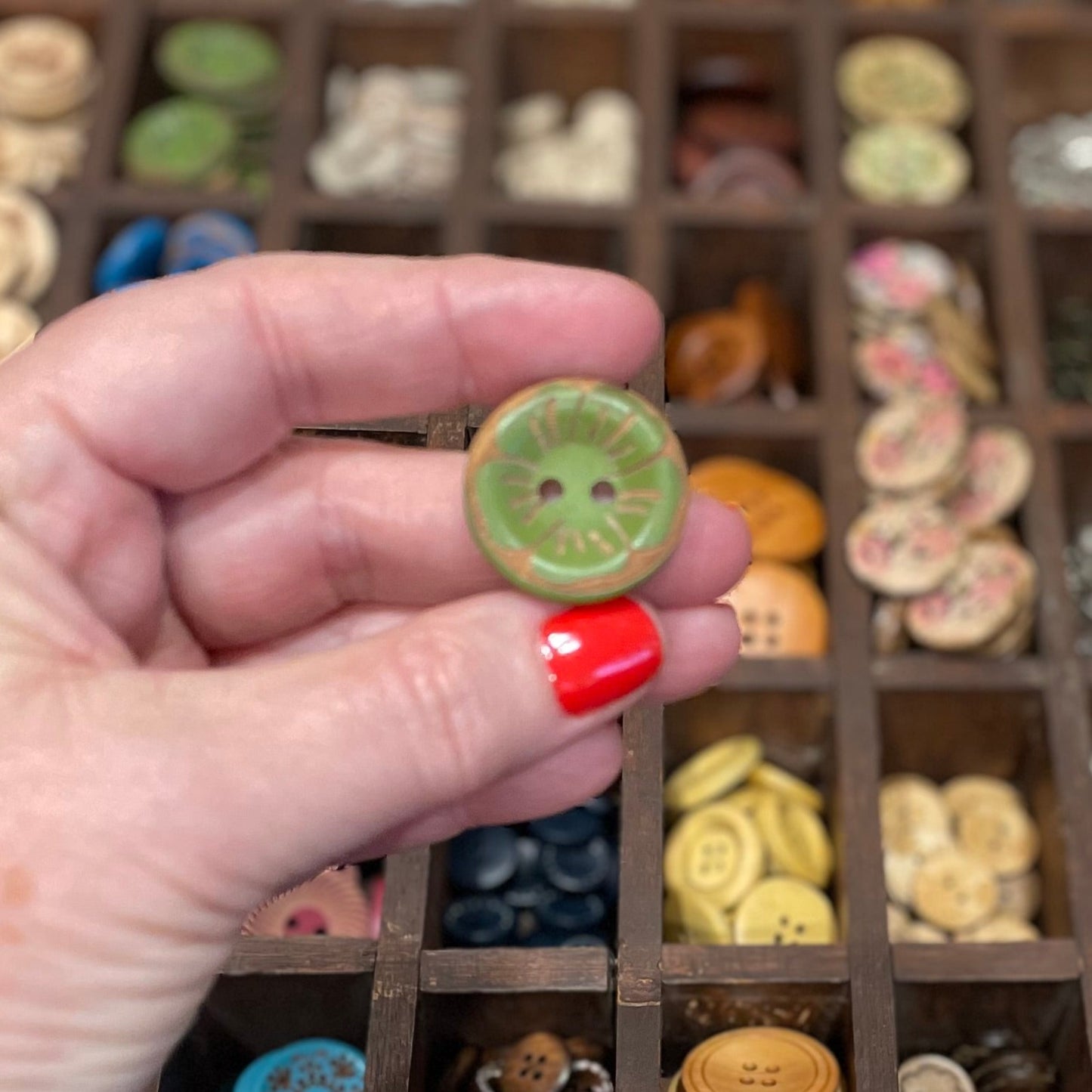 Button, Green Poppy Pear Wood, 25mm