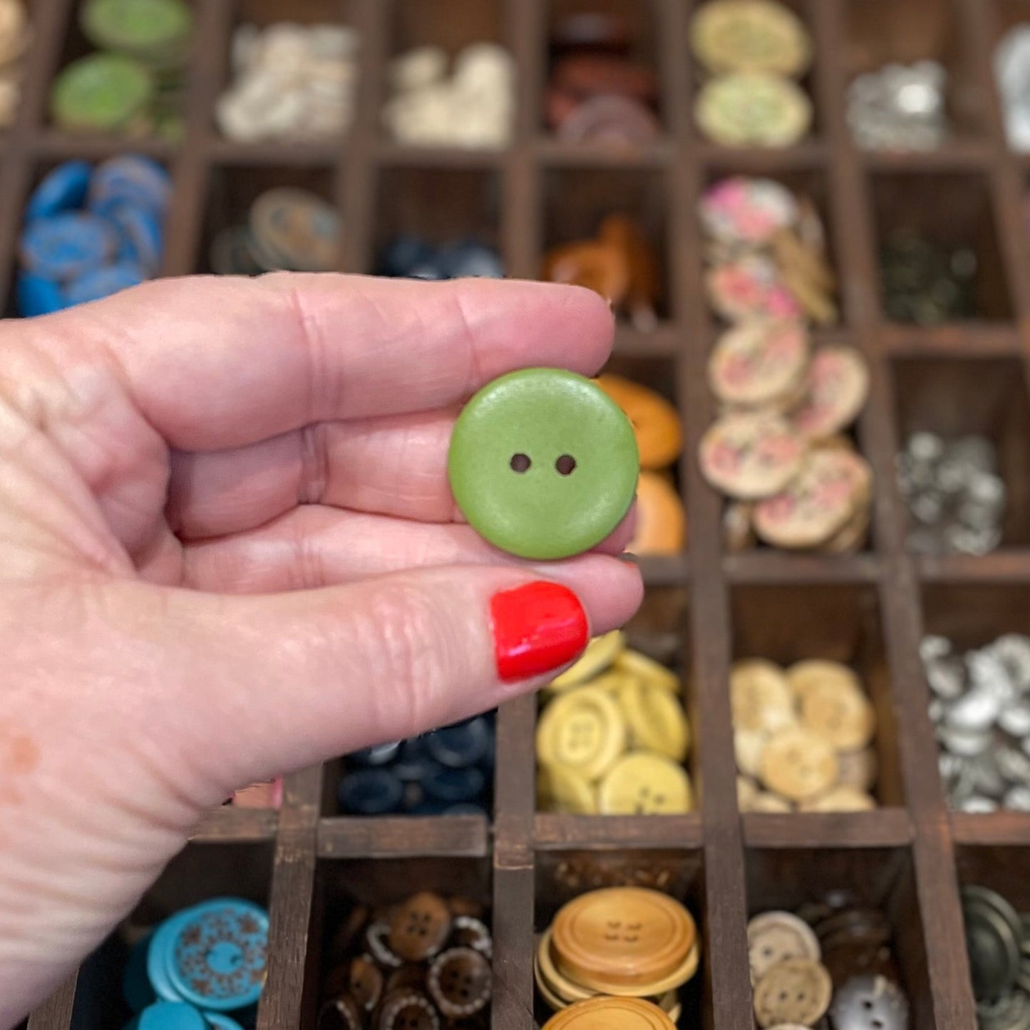 Button, Green Poppy Pear Wood, 25mm