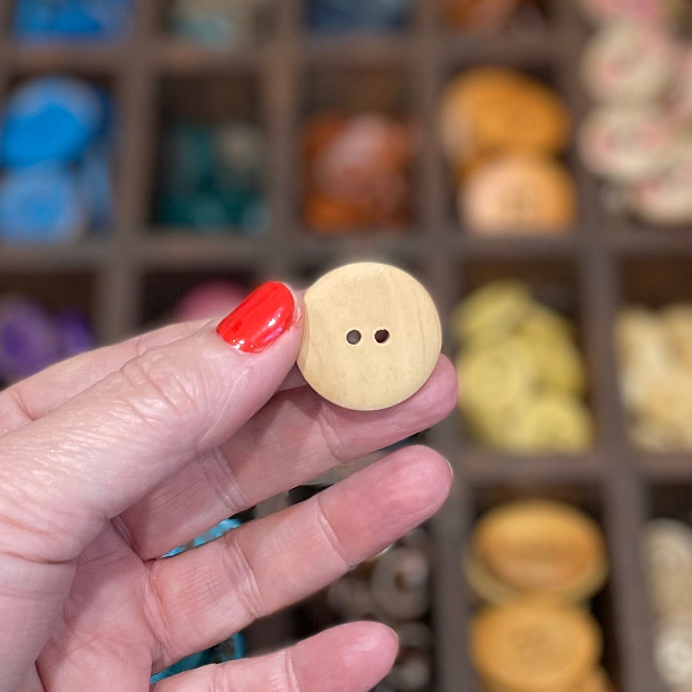 Button, Shadow Cat Wood, 25mm