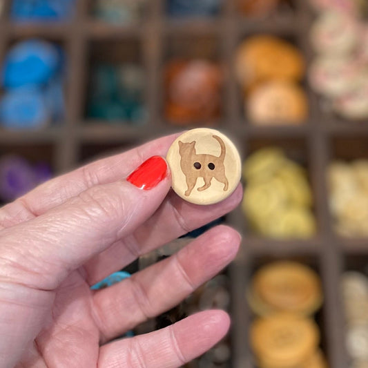 Button, Natural Shadow Cat Pear Wood, 25mm