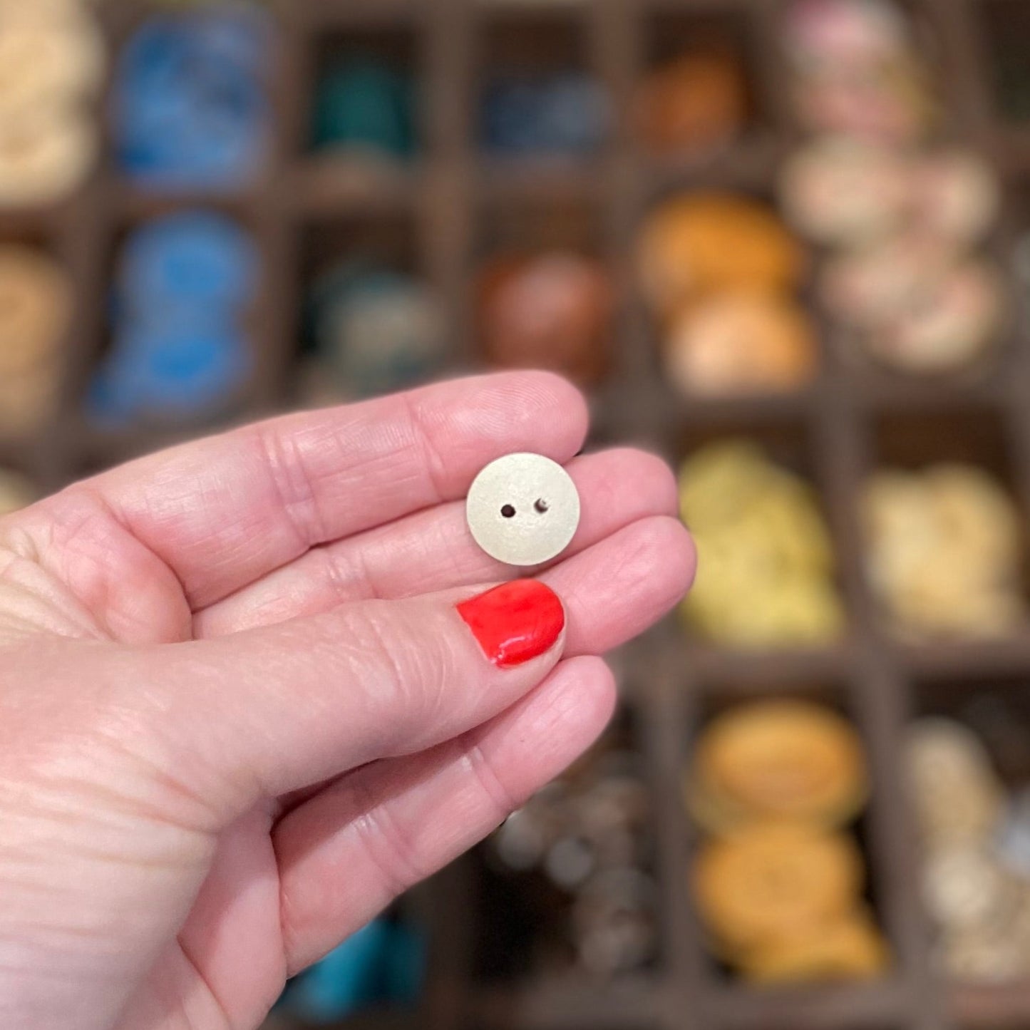 Button, Neutral Poppy Pear Wood, 15mm