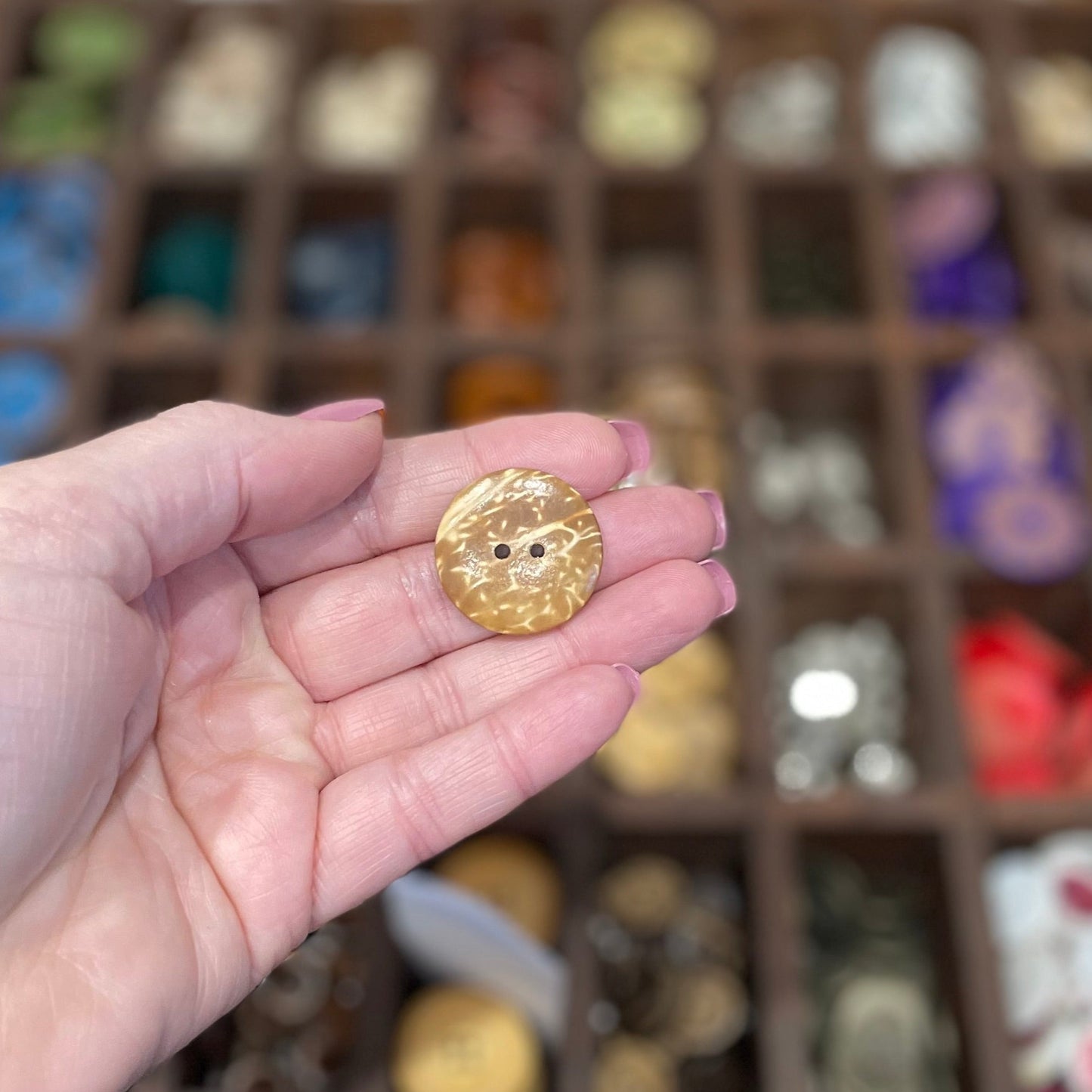 Button, Rich Roses Coconut, 25mm