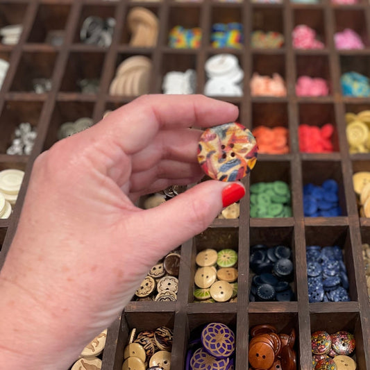 Button, Feather Pear Wood 30mm