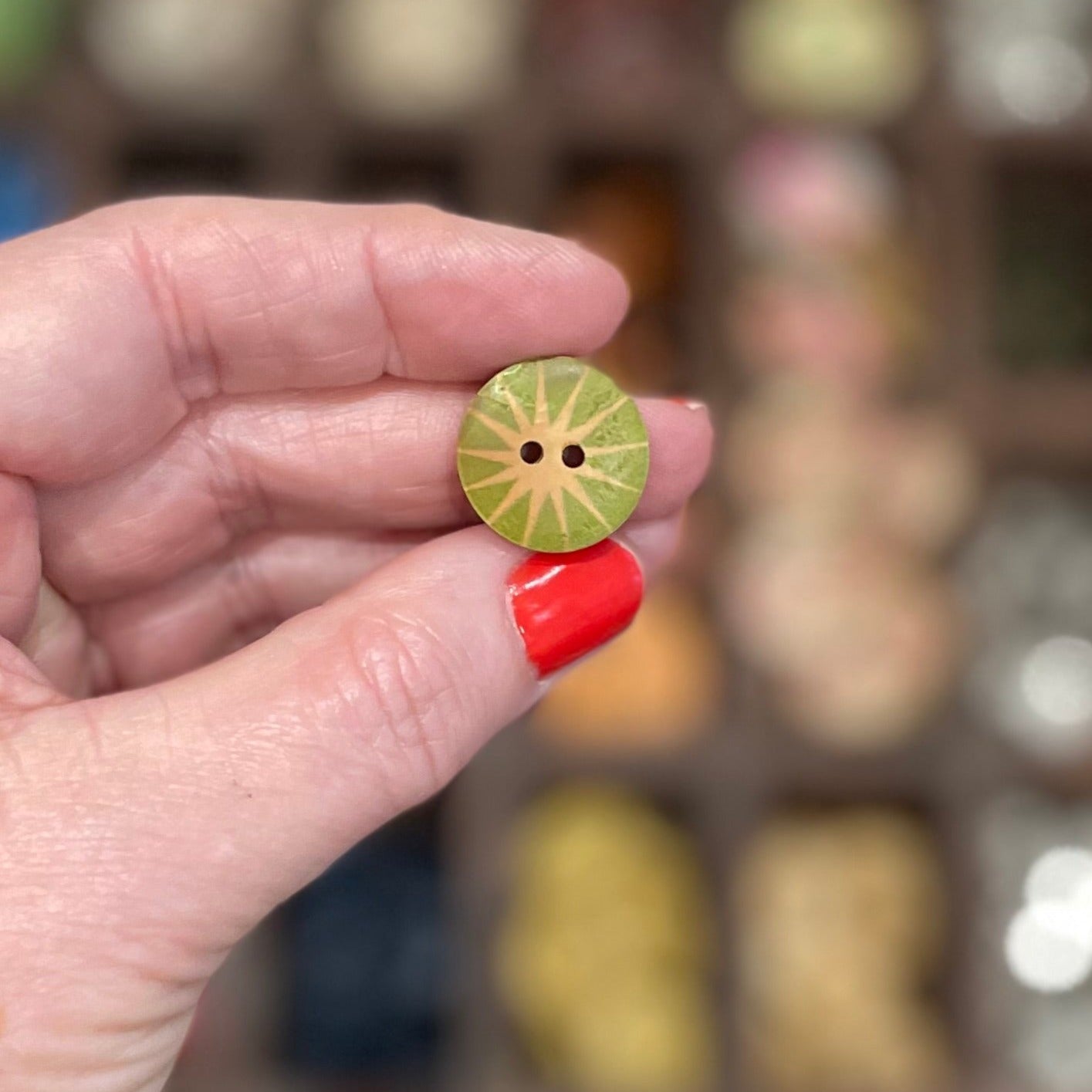 Button, Zing Pear Wood, 18mm
