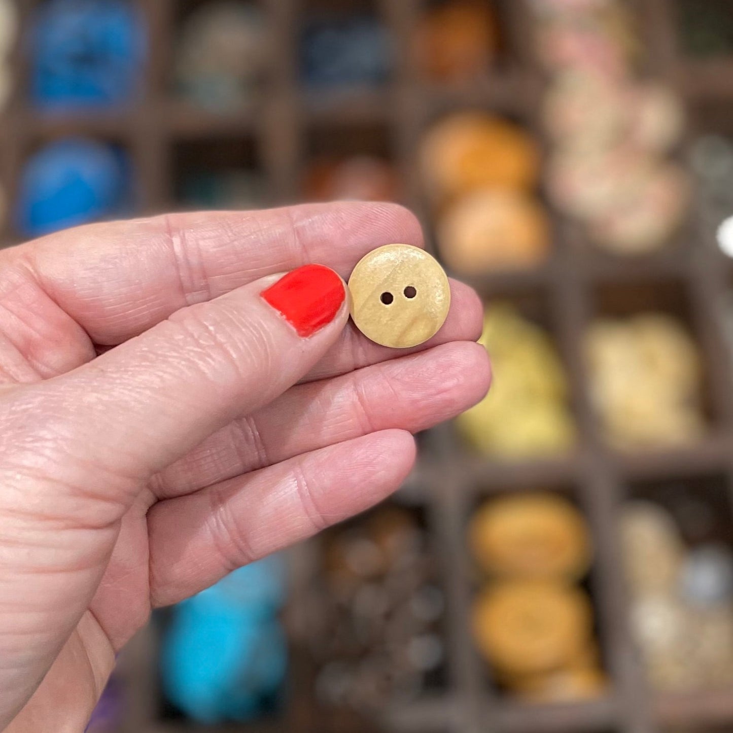 Button, Coloured Grasses Pear Wood, 18mm