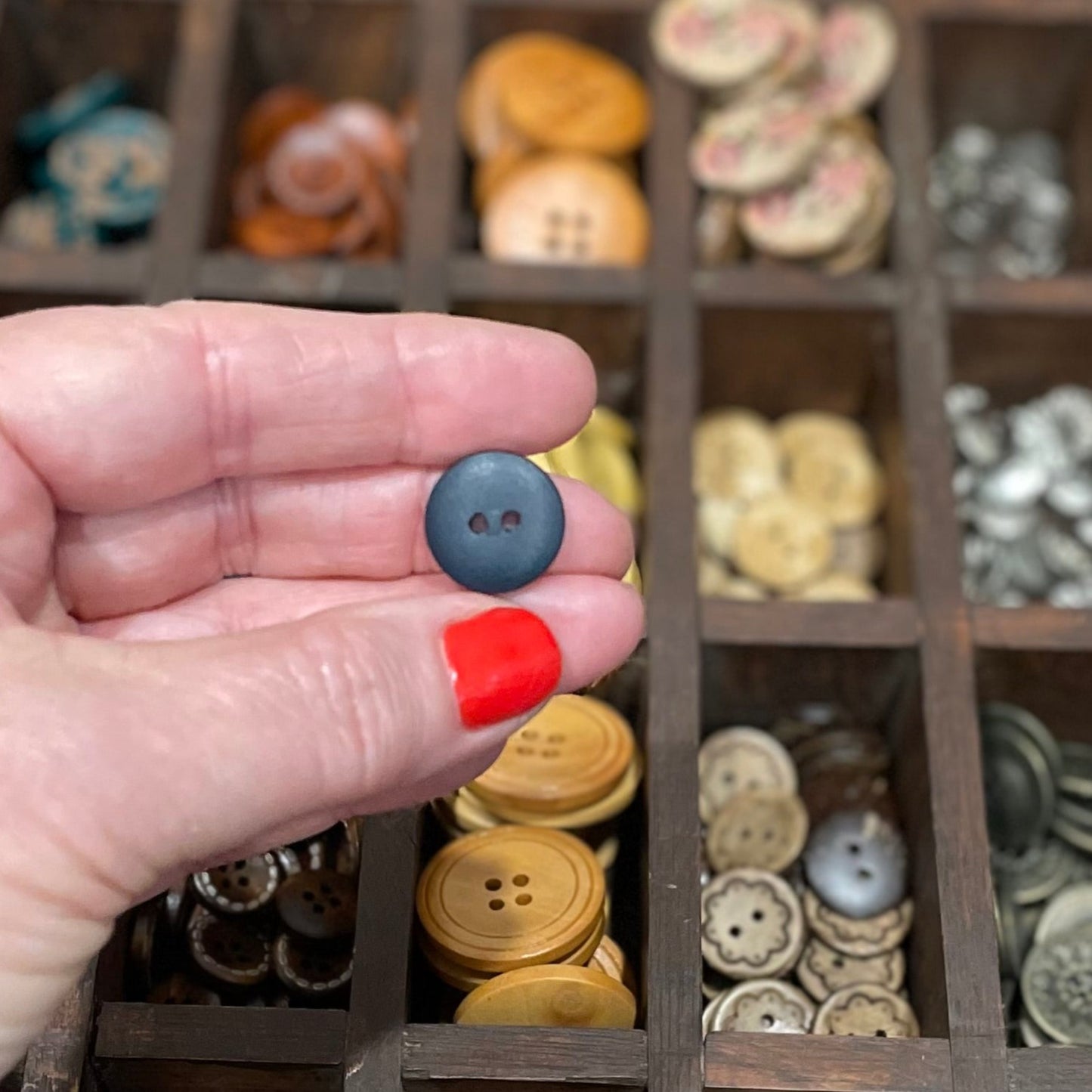 Button, Navy Stitches Pear Wood, 15mm