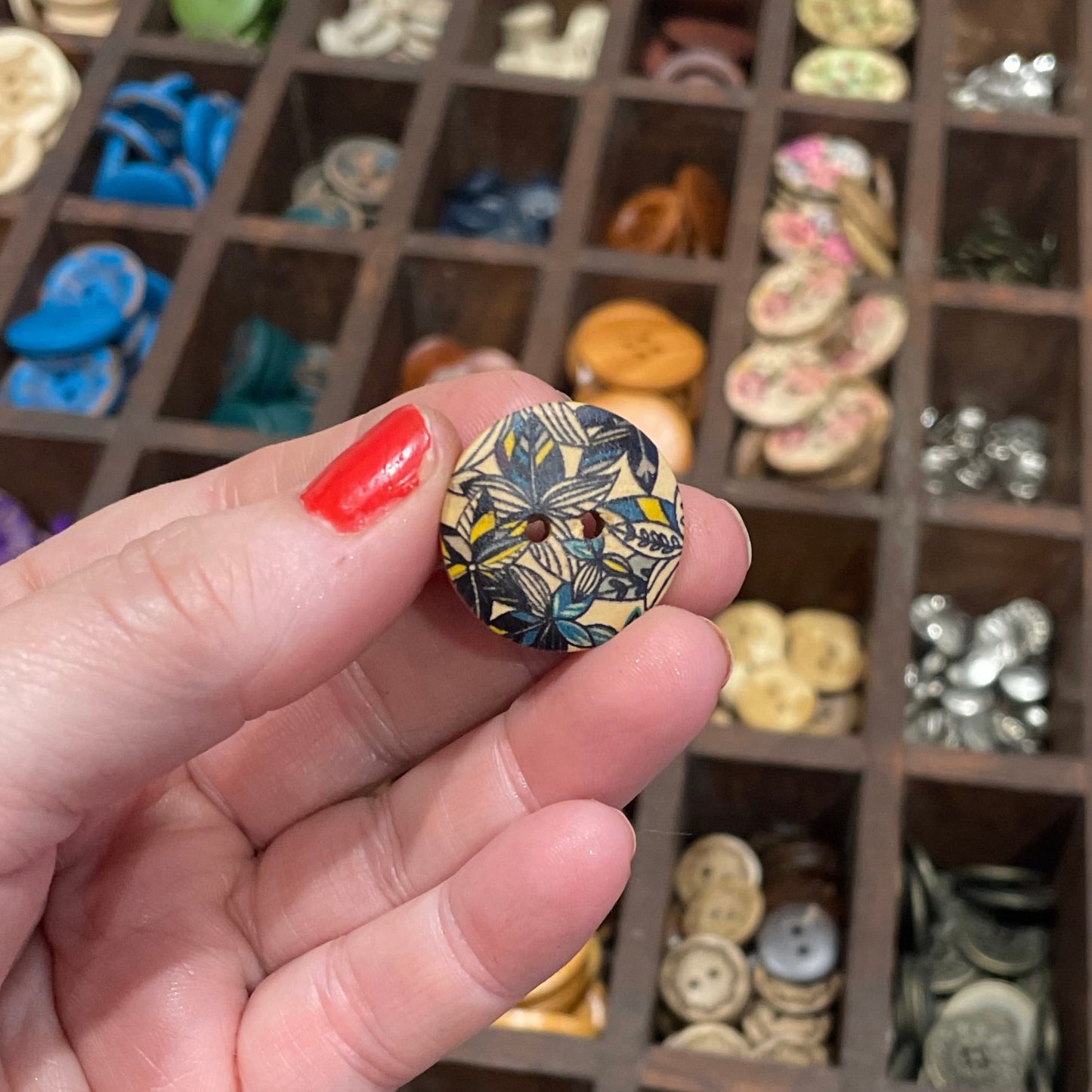 Button, Jungle Pear Wood, 24mm