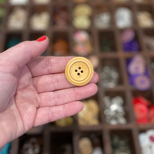 Button, Light Brown Circle Ridge Pear Wood, 30mm