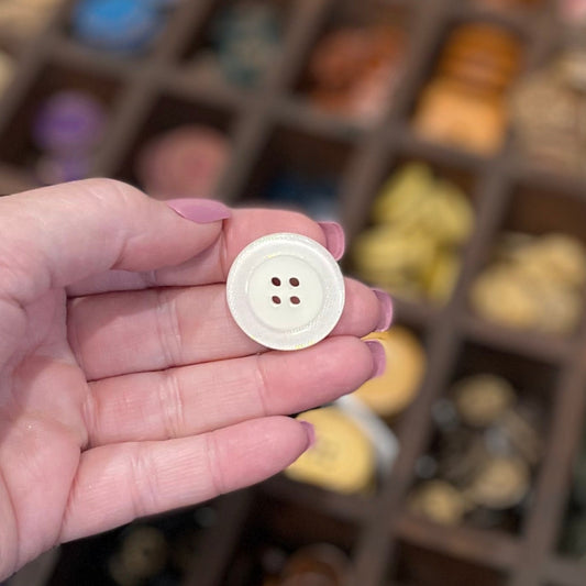 Button, Vintage Cream Shimmer Acrylic, 25mm
