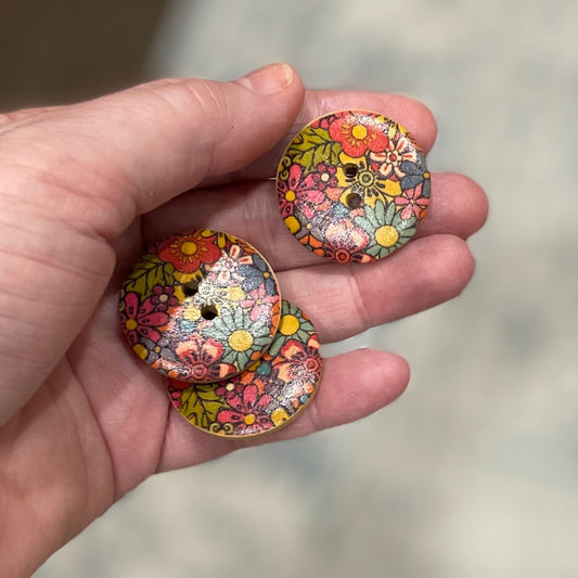Button, Floral Pear Wood, 30mm