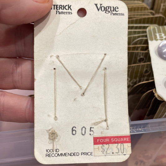 Buttons, Vintage Beutron 605, 16mm