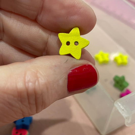 Button, Yellow Star Pear Wood, 13mm