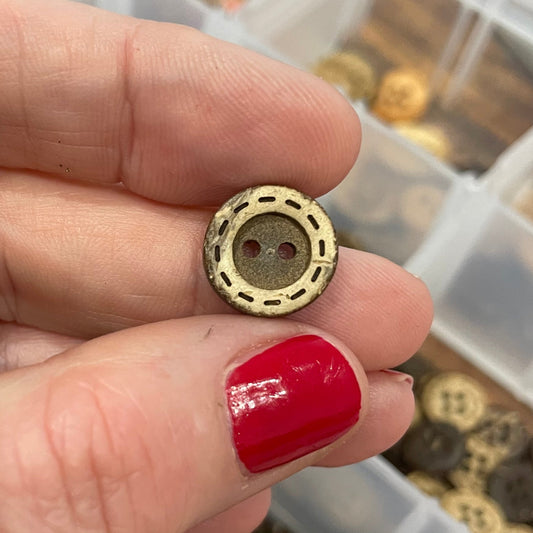 Button, Dark Stitched Ridge Coconut, 12mm