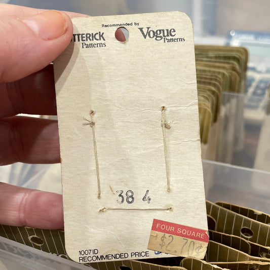 Buttons, Vintage Beutron 384, 17mm