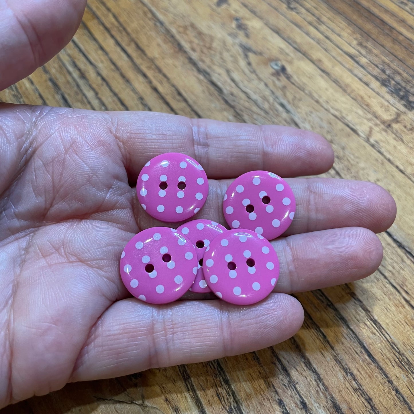 Button, Pink with White Spots Resin, 19mm