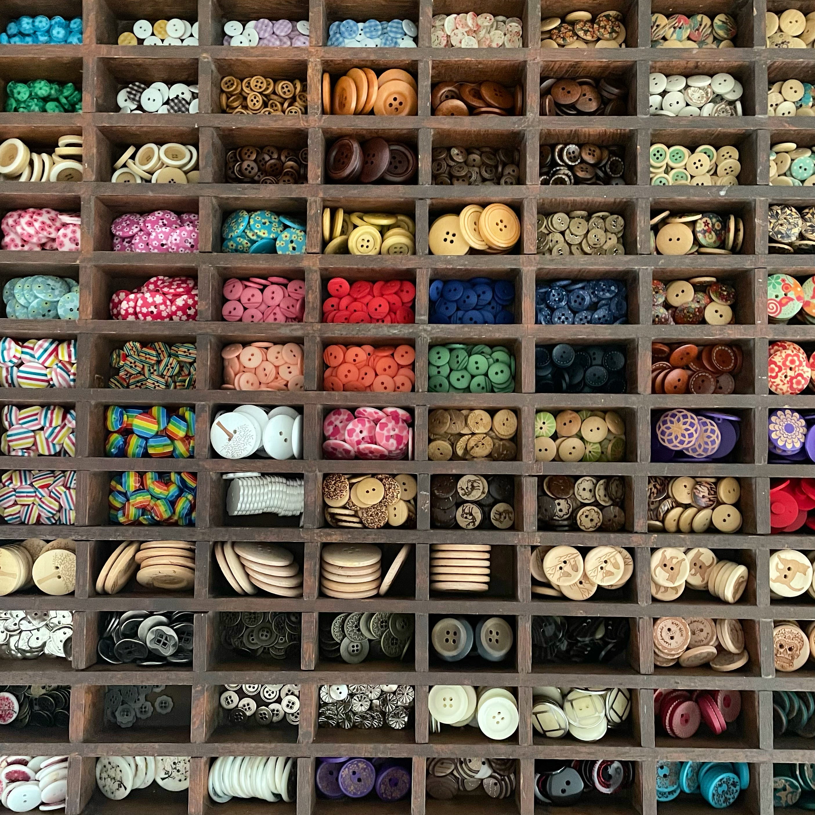 Buttons Buttons Buttons! – ONE HOOK TWO NEEDLES
