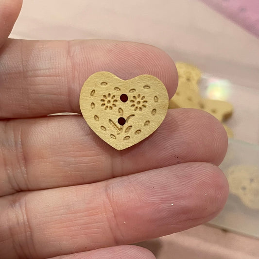 Button, Daisy Heart Pear Wood, 18mm