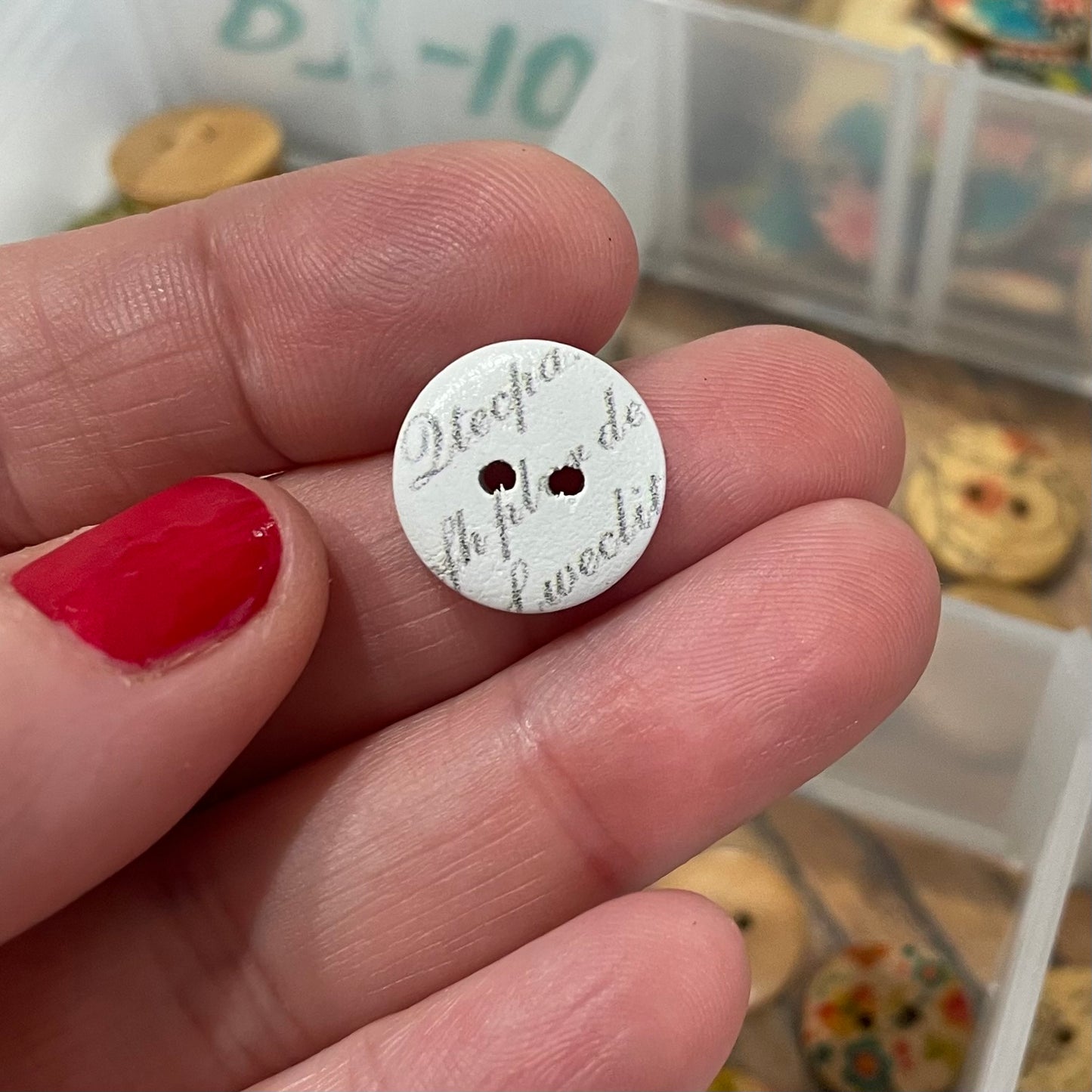 Button, White Words Pear Wood, 15mm