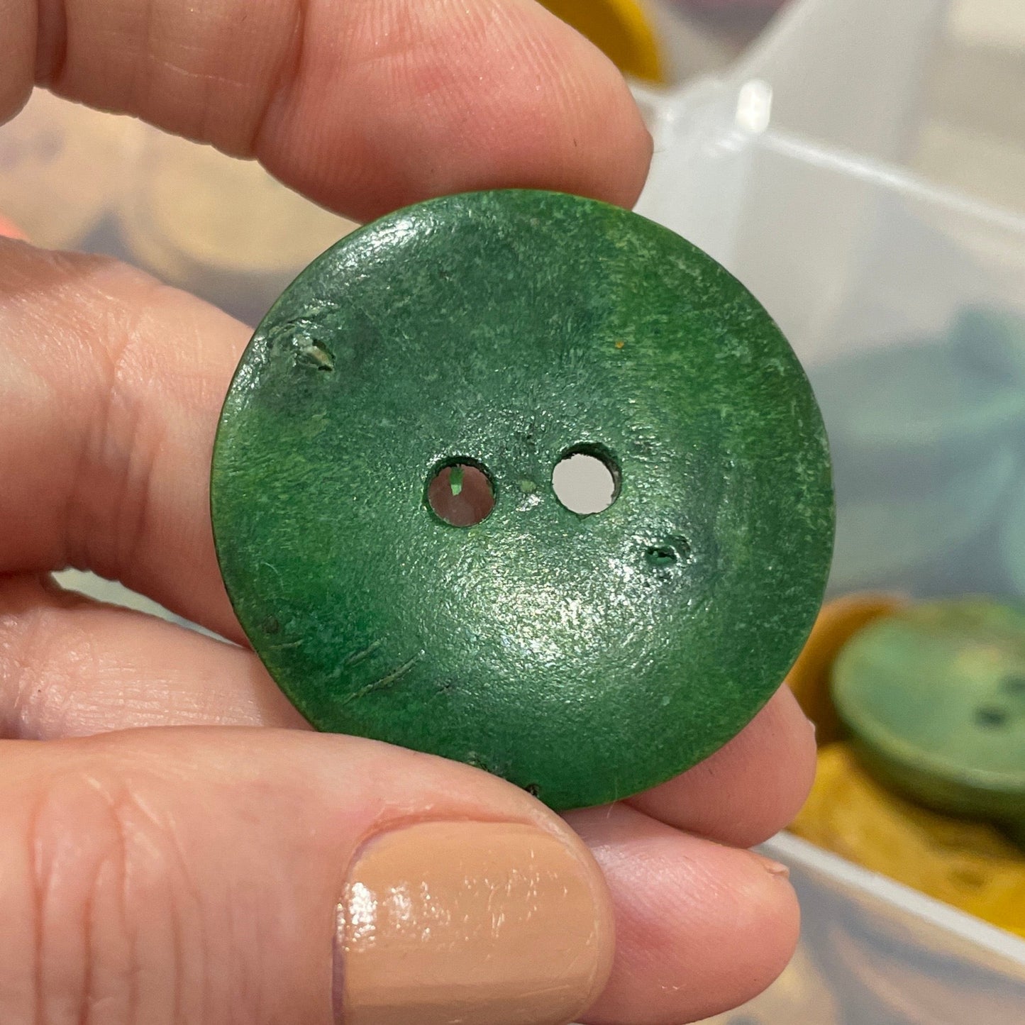 Button, Green Concave Pear Wood, 35mm