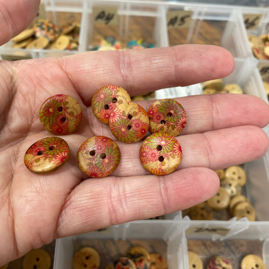 Button, Daisy Pear Wood, 15mm