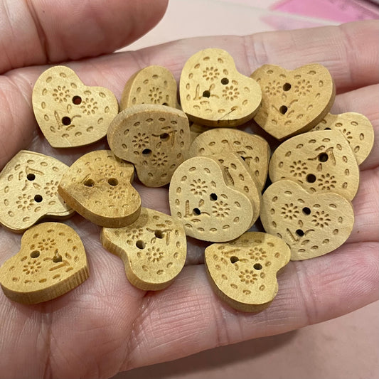 Button, Daisy Heart Pear Wood, 18mm