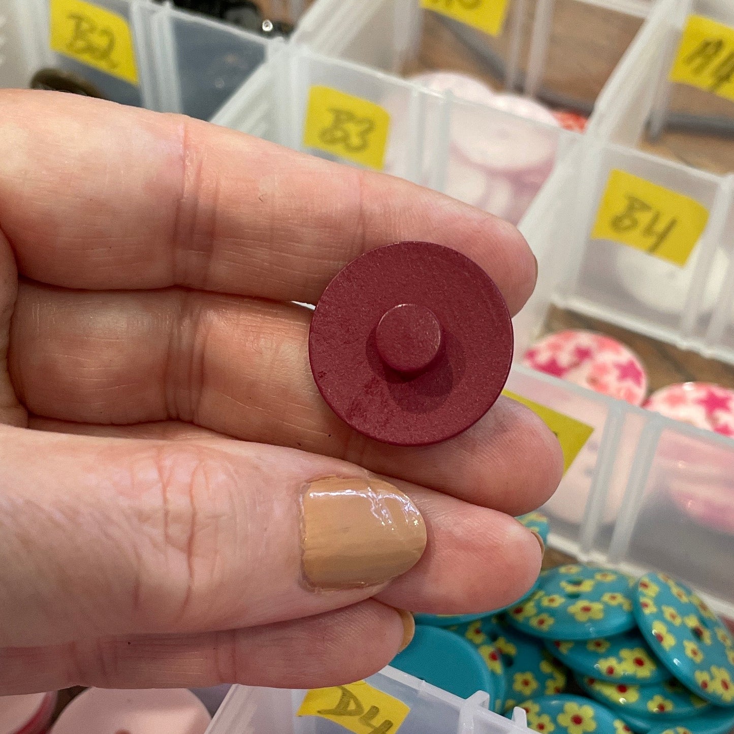 Button, Maroon Flick Pear Wood, 23mm Shanked