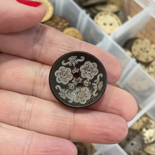 Button, Dahlia Pear Wood, 25mm