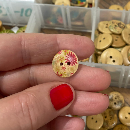 Button, Splash Floral Pear Wood, 15mm