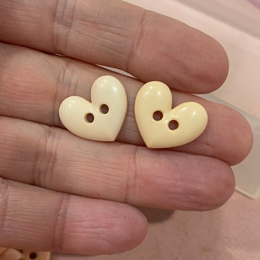 Button, Apricot Heart Resin, 18mm