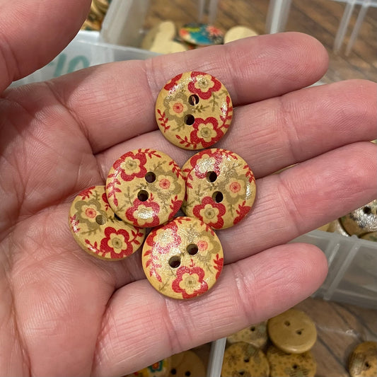 Button, Flowers Pear Wood 18mm