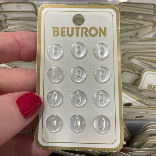 Card with 'Beutron' branding held by a hand with red nail polish.