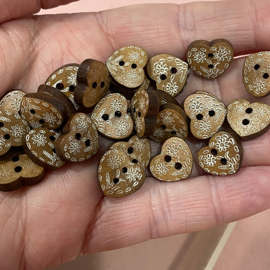 Button, Daisy Heart Pear Wood, 13mm