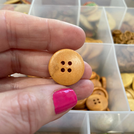 Button, Natural Ridge Pear Wood, 20mm