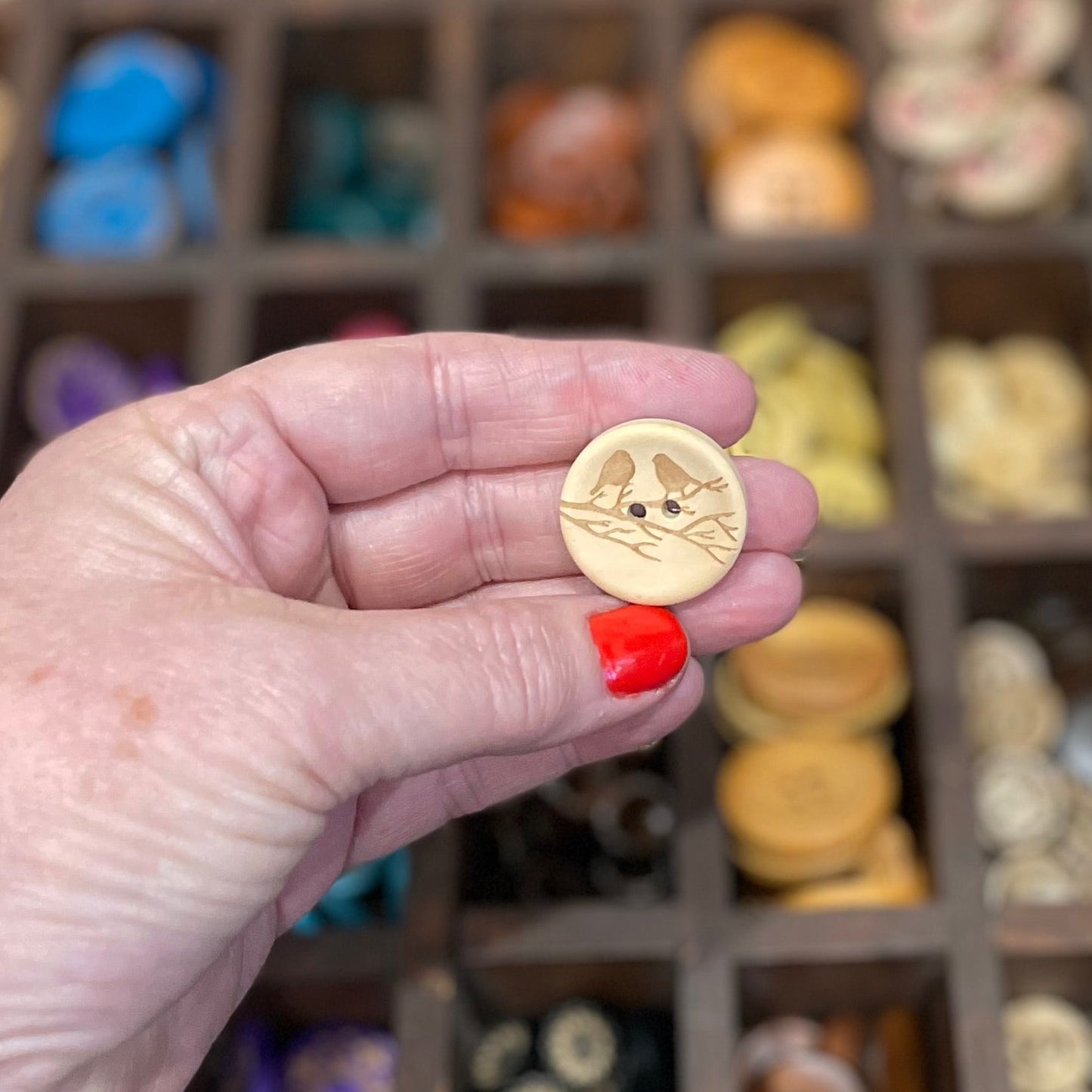 Button, Birds Pear Wood, 25mm