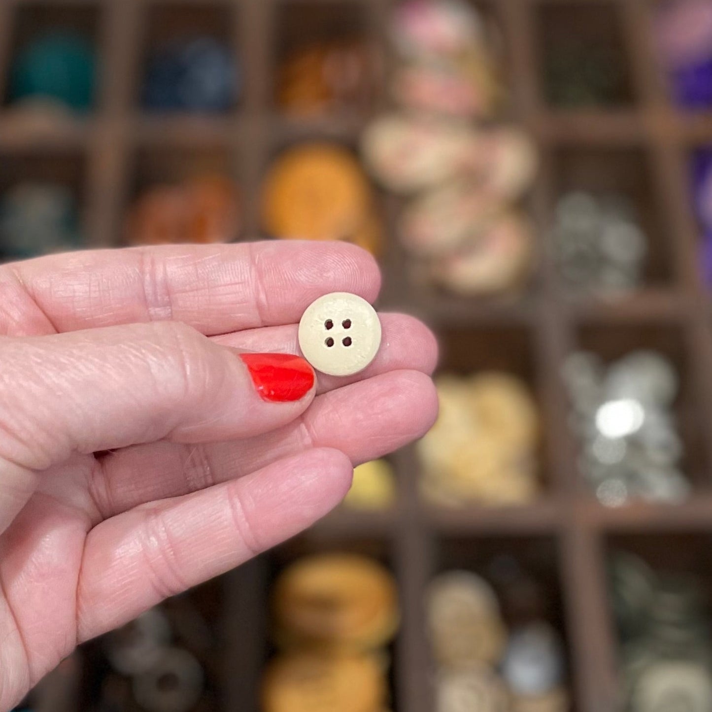 Button, Beige Lines Pear Wood, 15mm