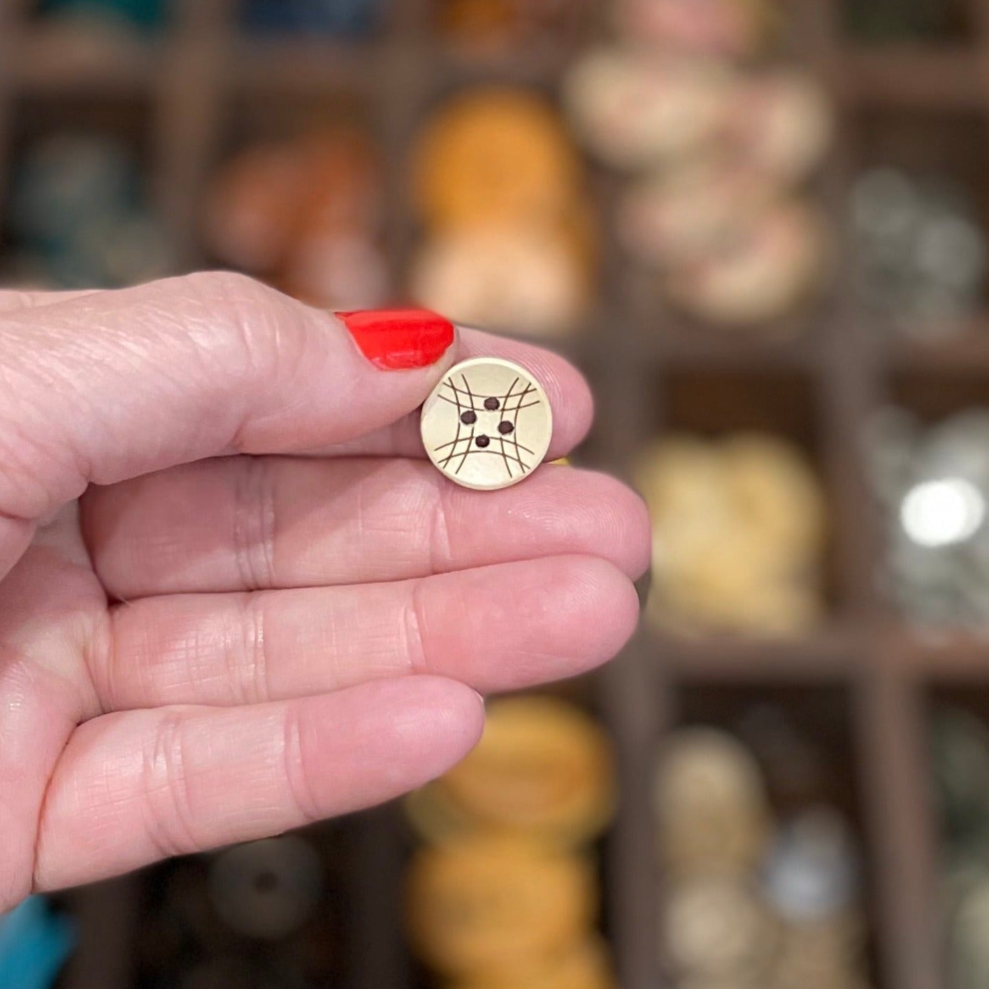 Button, Beige Lines Pear Wood, 15mm