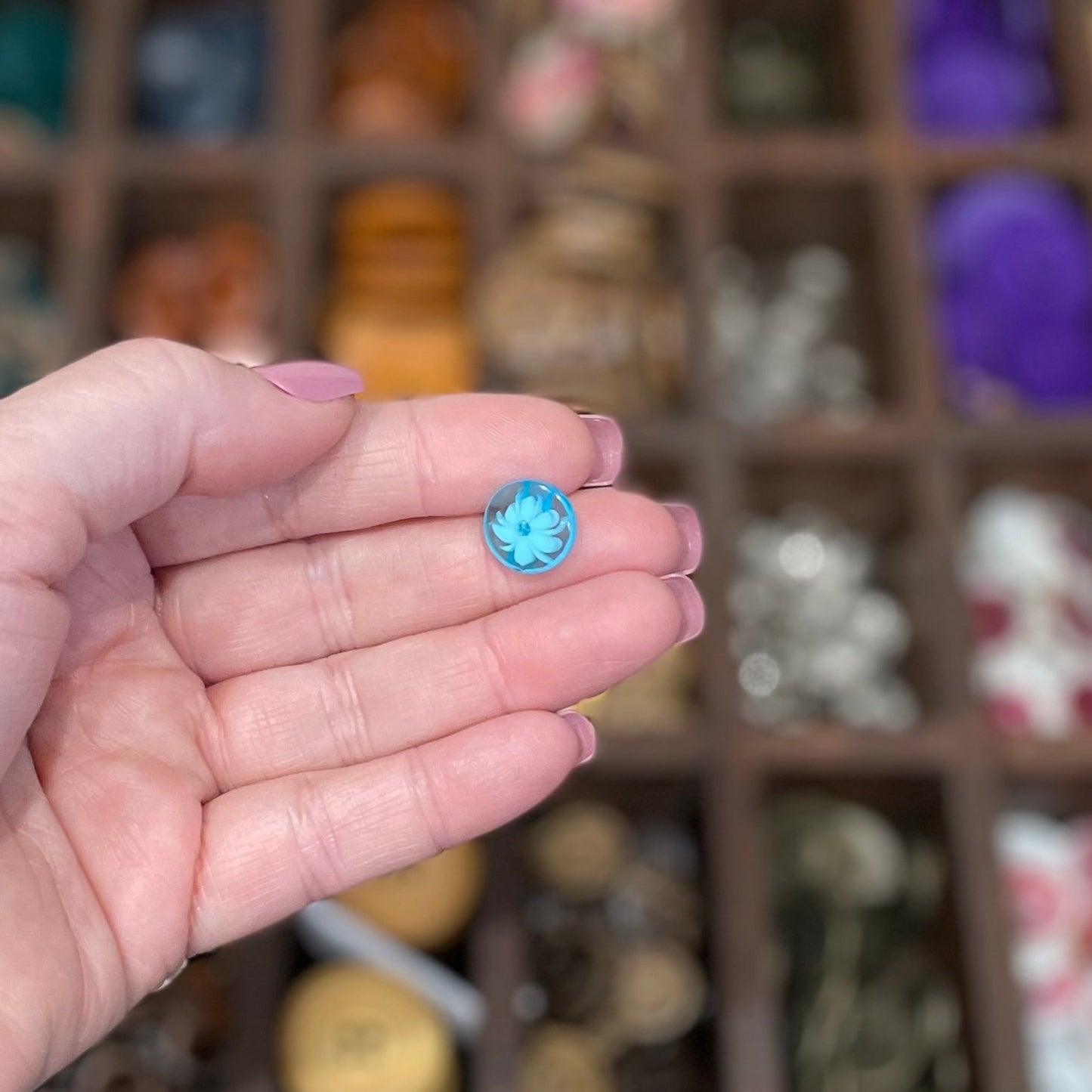 Button, Blue Daisy Resin, 12mm