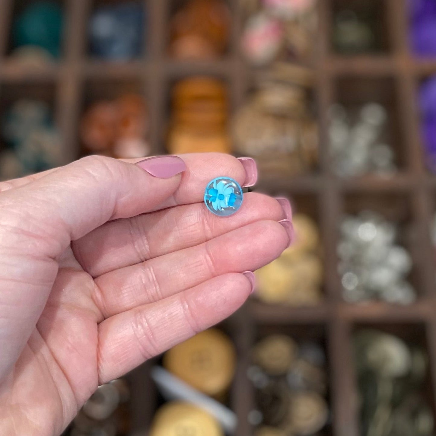 Button, Blue Daisy Resin, 12mm