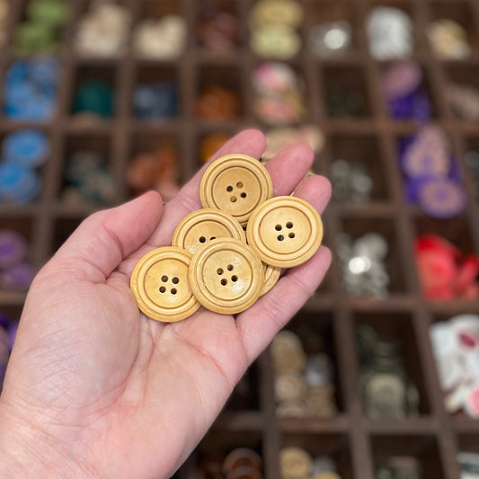 Button, Light Brown Circle Ridge Pear Wood, 30mm