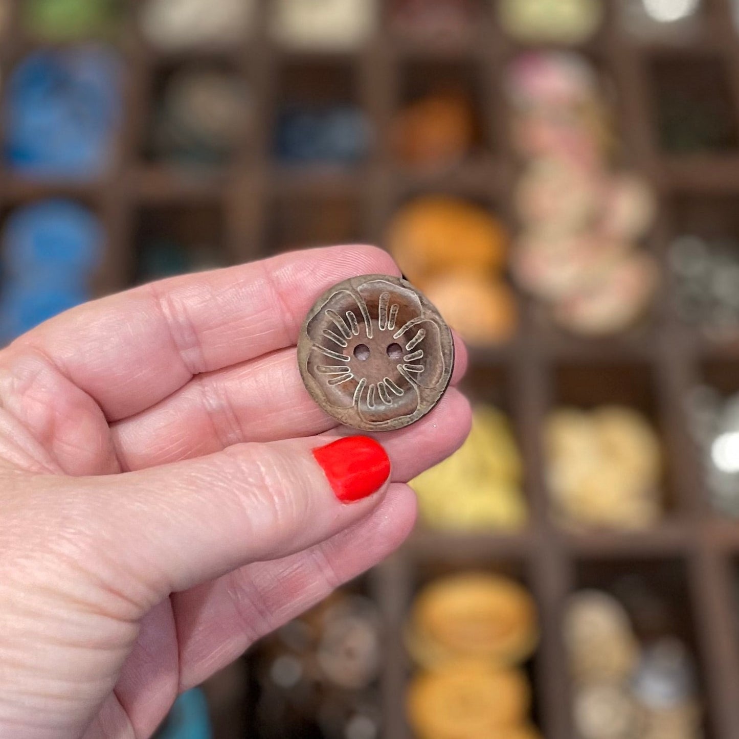 Button, Brown Poppy Pear Wood, 28mm