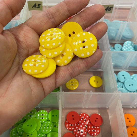 Button, Yellow with White Spots Resin, 25mm