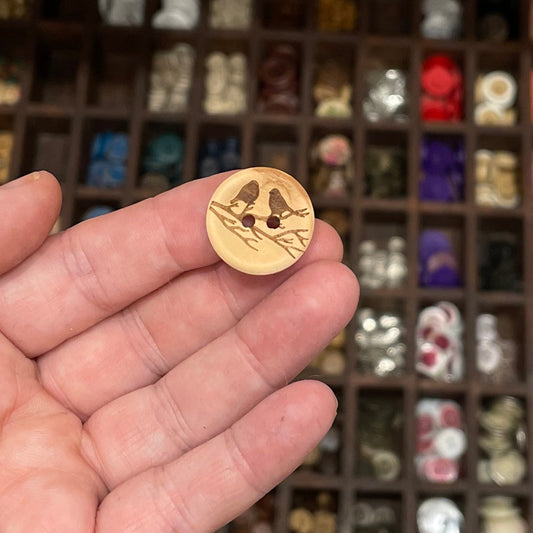 Button, Birds Pear Wood, 20mm