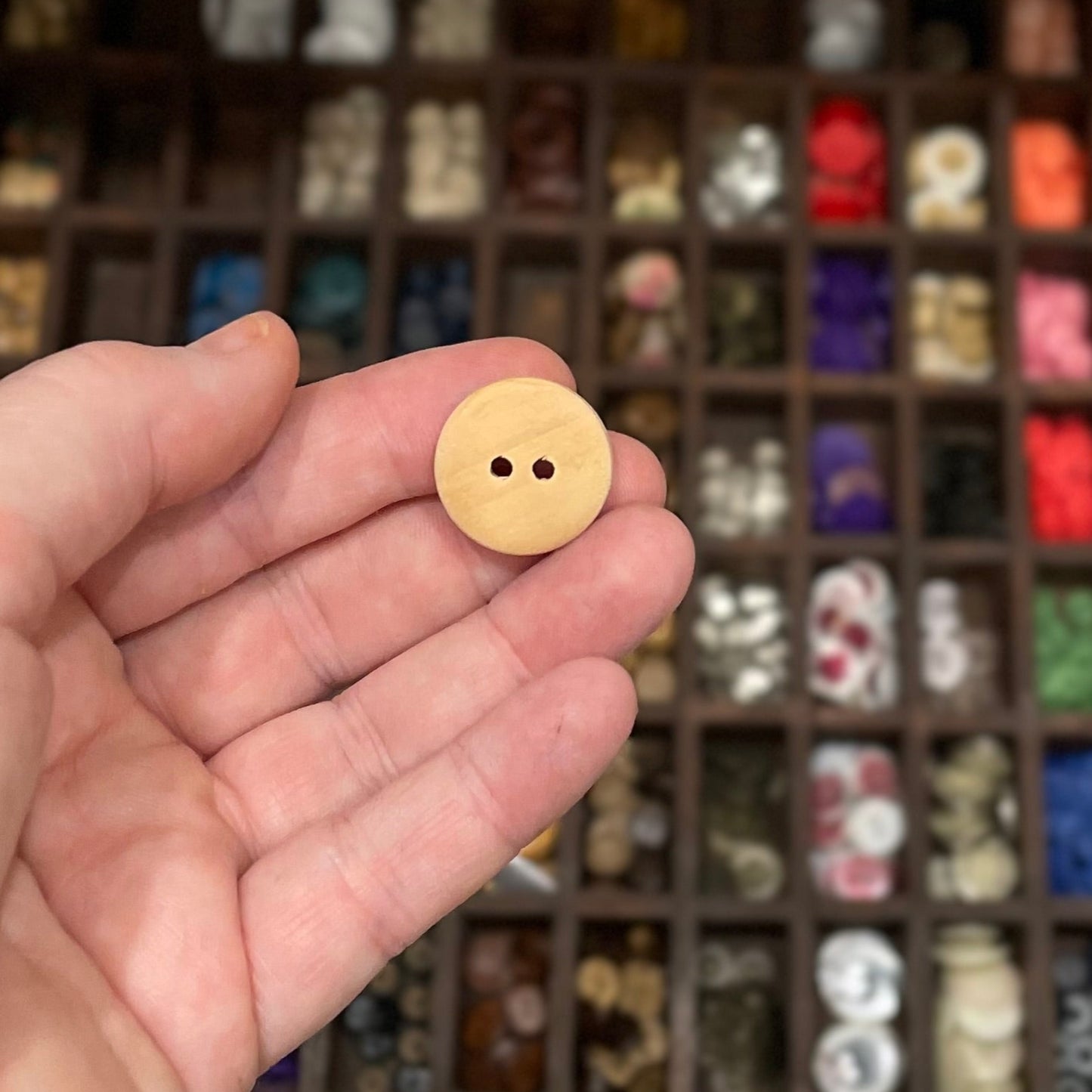 Button, Birds Pear Wood, 20mm
