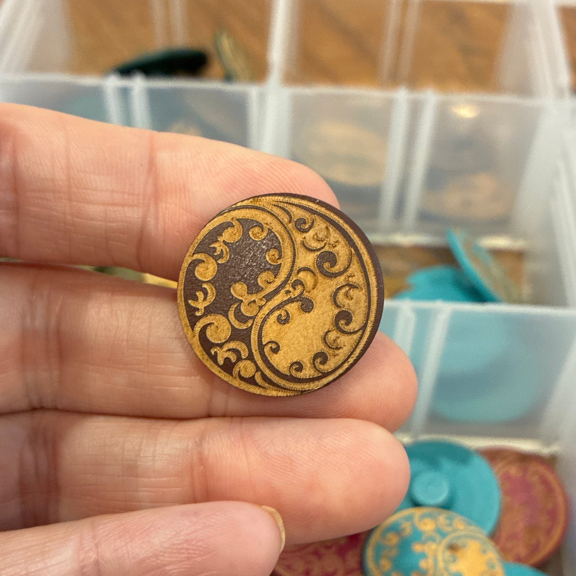 Button, Brown Floral Ying Yang Pear Wood, 23mm Shanked