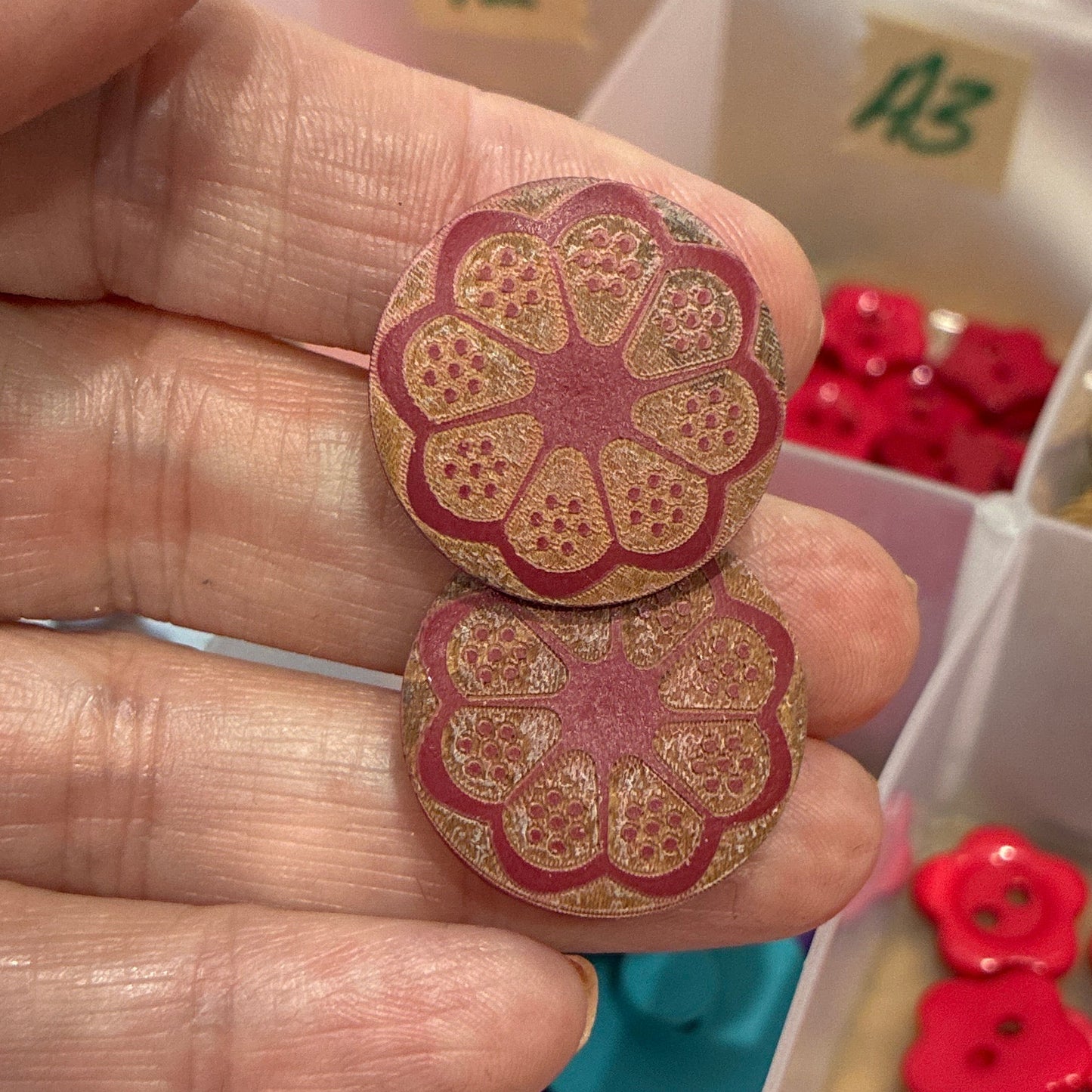 Button, Maroon Flower Pear Wood, 23mm Shanked